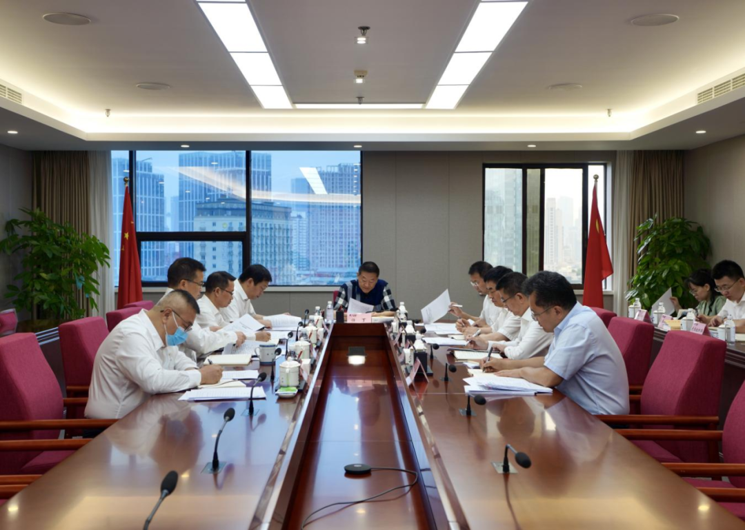 da982ac2-df4f-44a1-9b36-4ac6c043f07d 省Z6尊龙凯时集团党委理论进建中心组2023年第五次专题进建钻研会召开