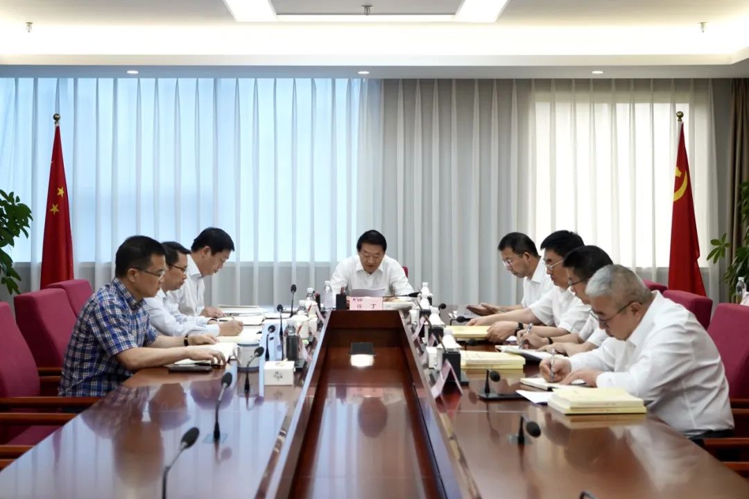 省Z6尊龙凯时集团党委理论进建中心组召开2023年第九次集中进建暨主题教育专题民主生涯会会前专题进建会