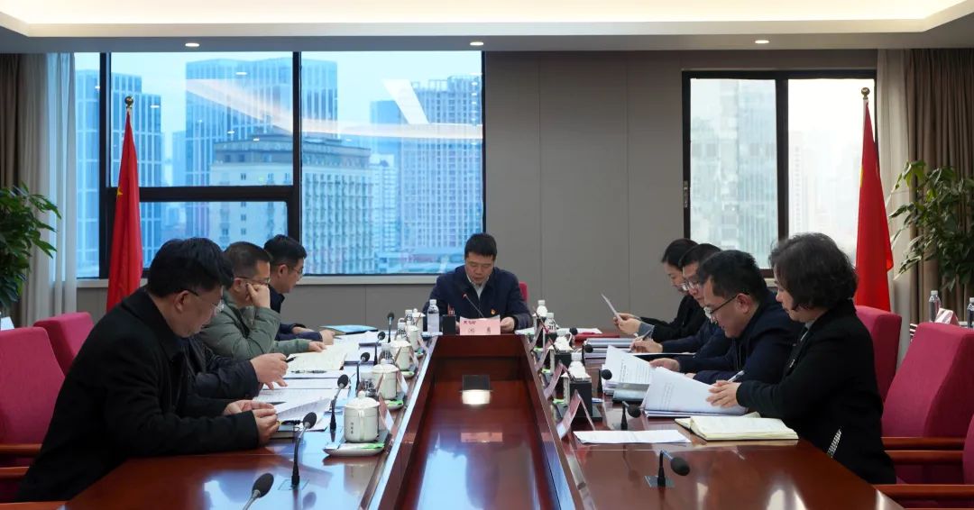 省Z6尊龙凯时集团党委理论进建中心组召开2025年第一次专题进建钻研