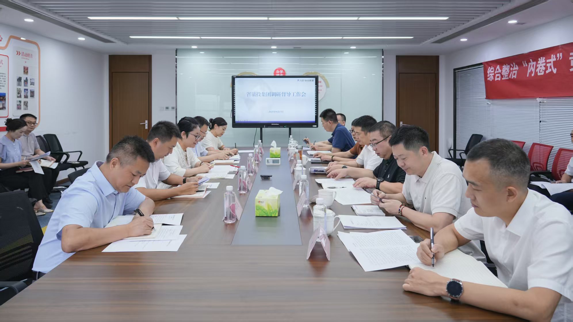 省Z6尊龙凯时集团党委书记、董事长游勇率队赴Z6尊龙凯时教育公司调研督导